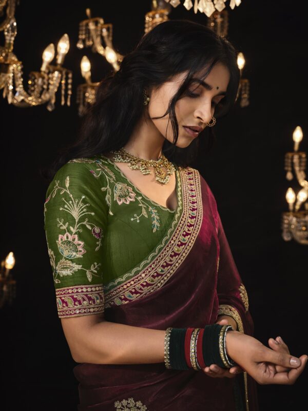 Stunning Gold Detailing - Image 2